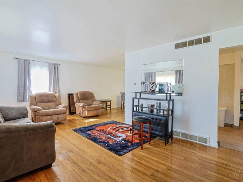 6045 Tahiti Drive, Cincinnati, OH 45224 Photo 8