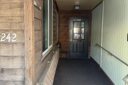 242 E Washington Street photo 4