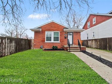 7260 Warwick Street, Detroit, MI 48228
