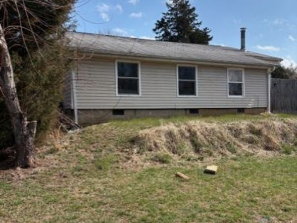 634 N Cato Springs Road, Fayetteville, AR 72701