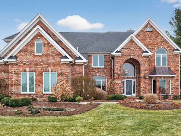 38W509 Golfview Court , St. Charles, IL 60175