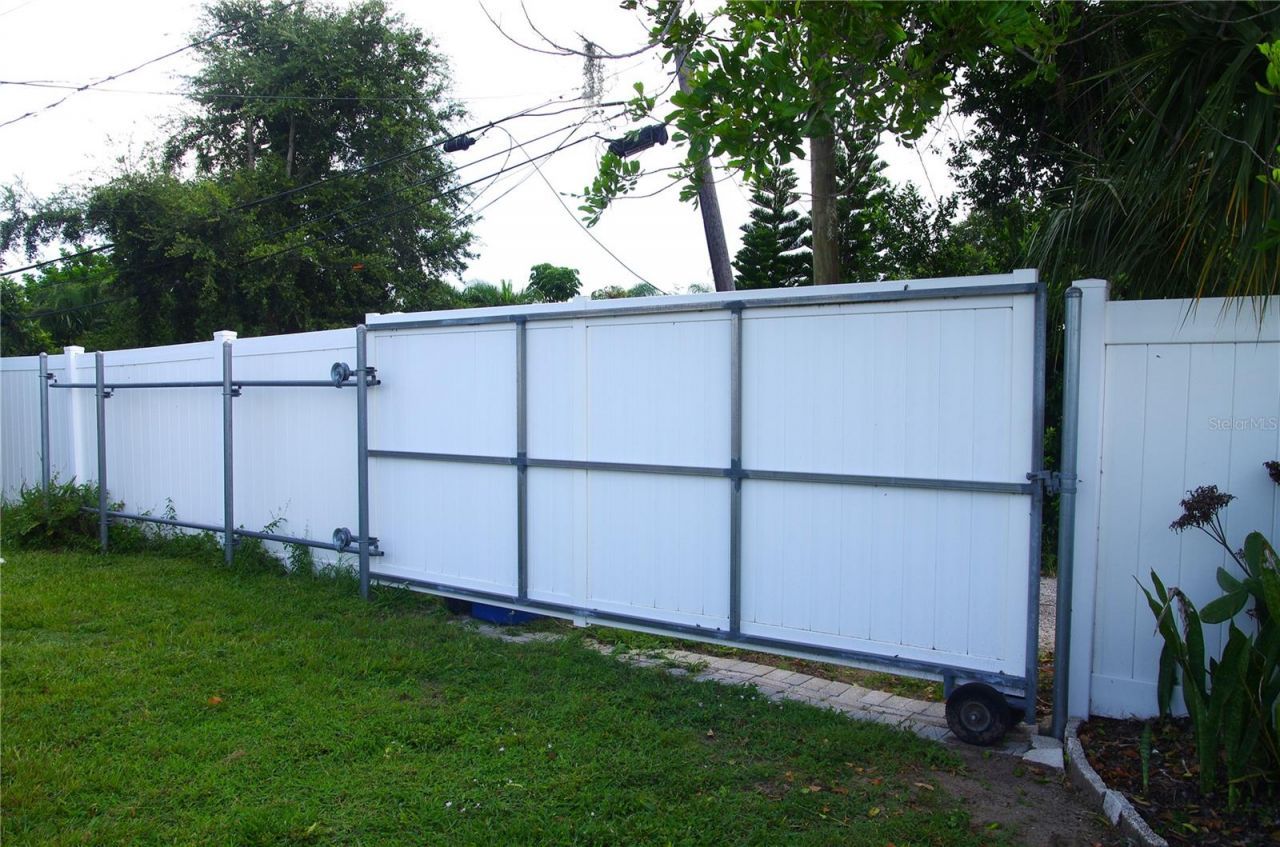 5801 Emerson Ave S, Saint Petersburg, FL 33707 Photo