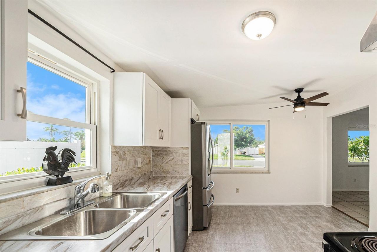 5801 Emerson Ave S, Saint Petersburg, FL 33707 Photo