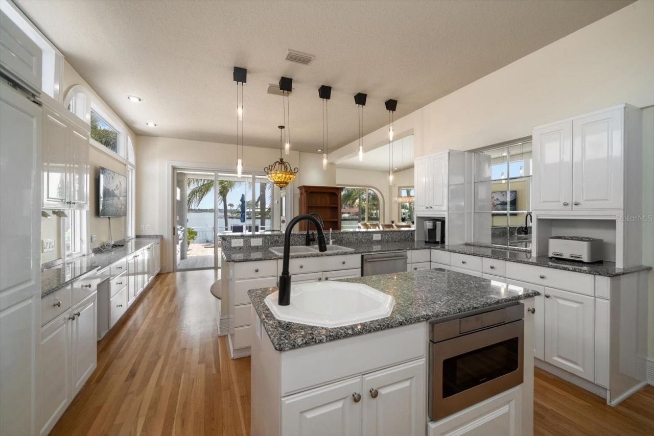 2247 Donato Drive, Belleair Beach, FL 33786 Photo