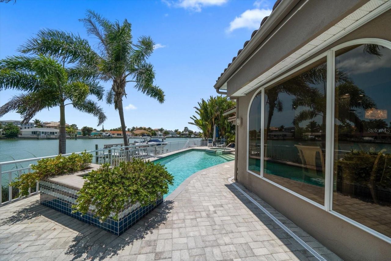 2247 Donato Drive, Belleair Beach, FL 33786 Photo