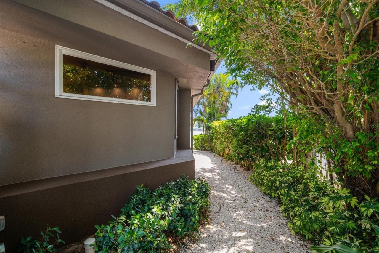 2247 Donato Drive, Belleair Beach, FL 33786 Photo