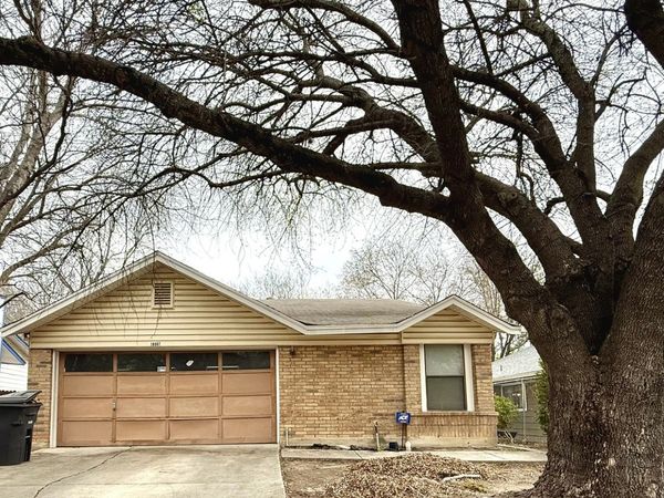 10007 Sugarloaf Dr, San Antonio, TX 78245