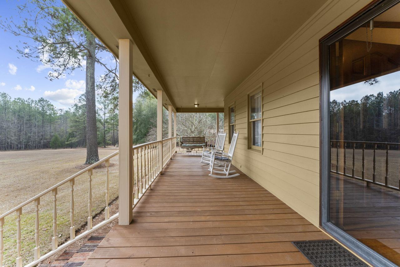 237 Benchwood Drive Photo 4