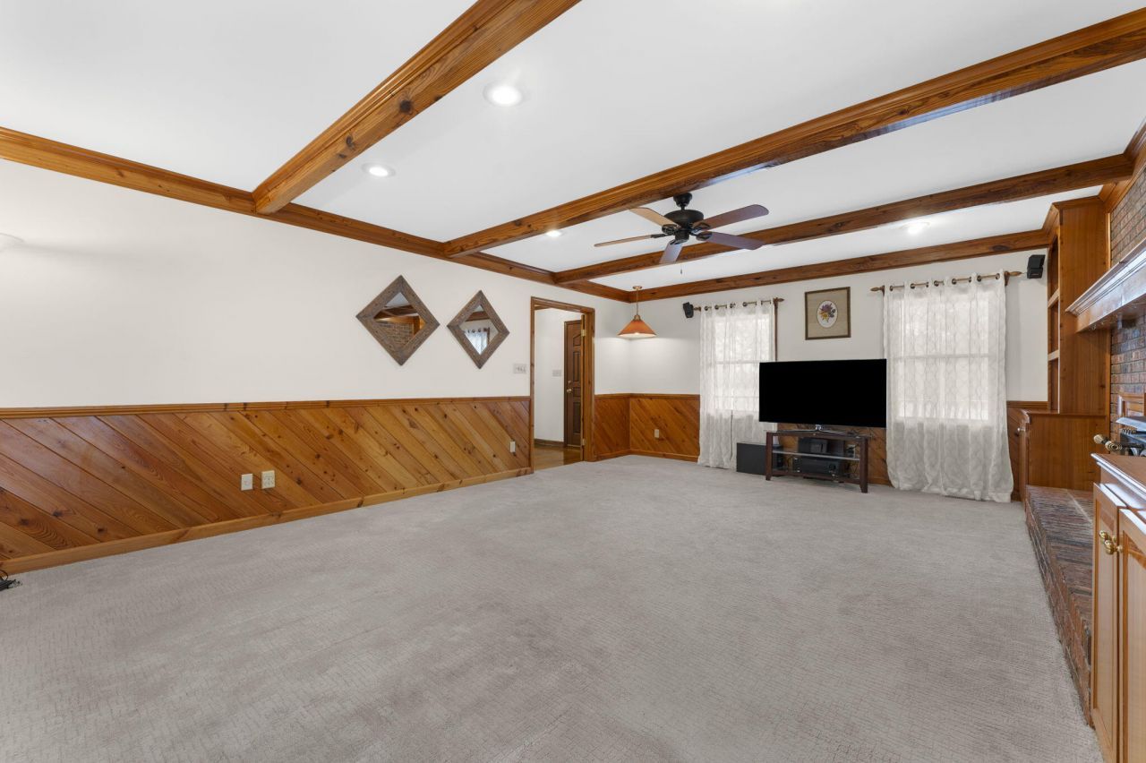 237 Benchwood Drive Photo 9