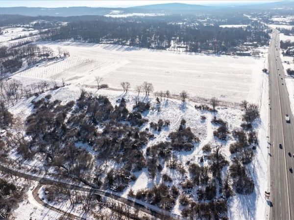 63 Valley Crest Rd, Clinton, NJ 08833