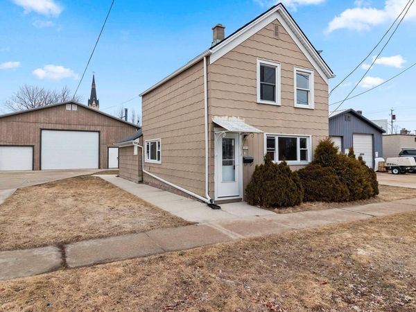 1010 Hamilton STREET, Manitowoc, WI 54220