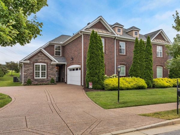 1010 Larkwood Dr, Hermitage, TN 37076