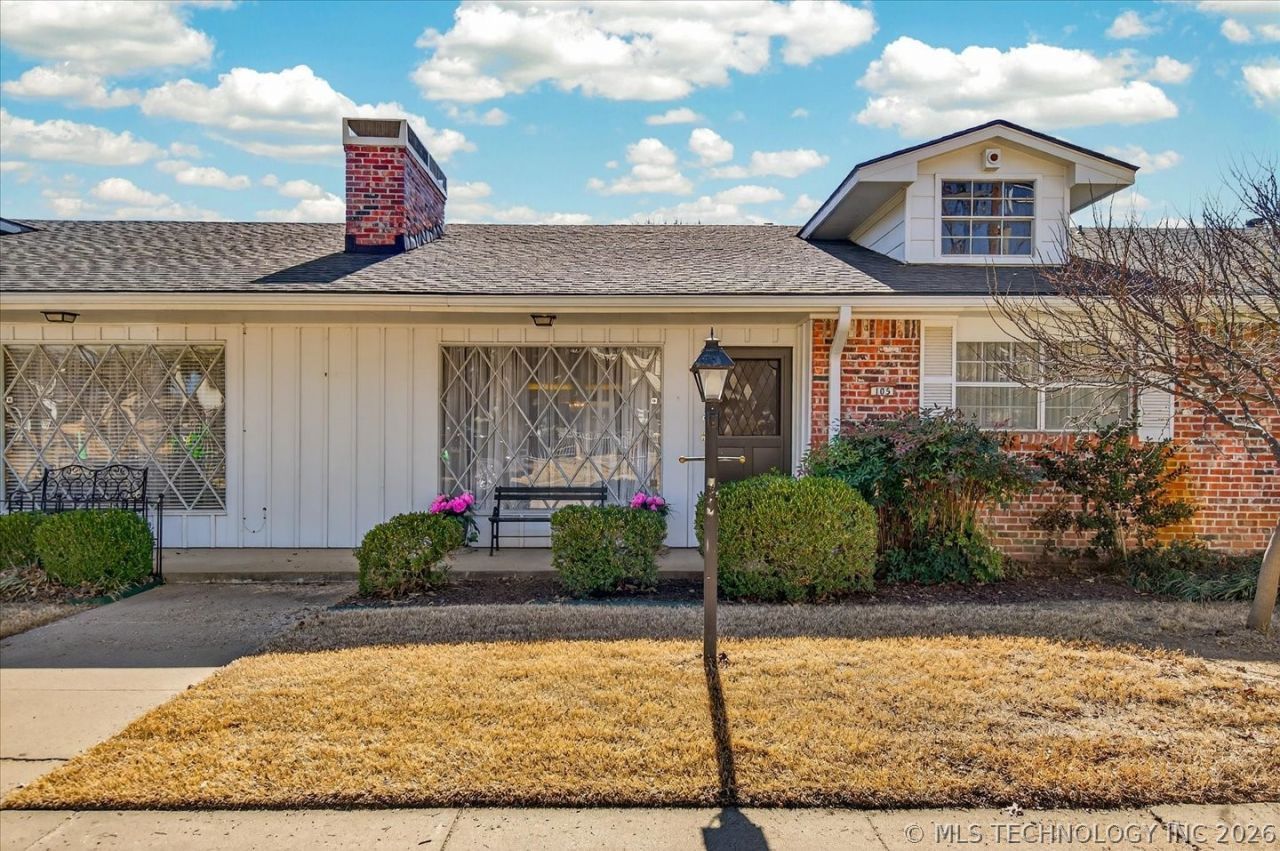 105 W 12th Street, Bartlesville, OK 74003 Main Photo