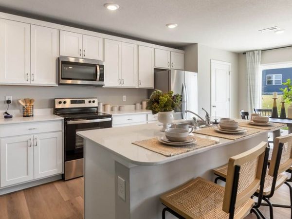 4751 170TH Place, Urbandale, IA 50323