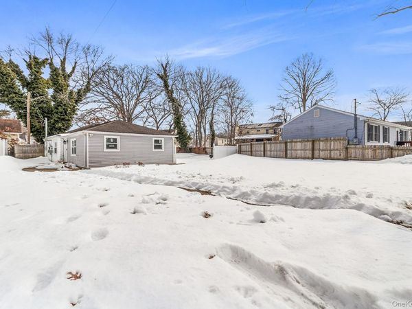 9 Deer Street , Wyandanch, NY 11798