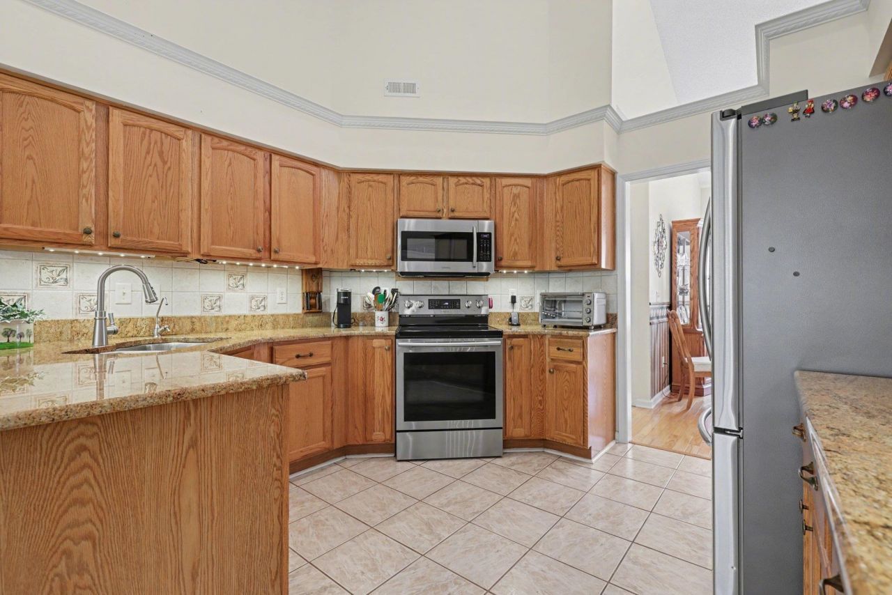 193 Glenwood Dr. Photo 11