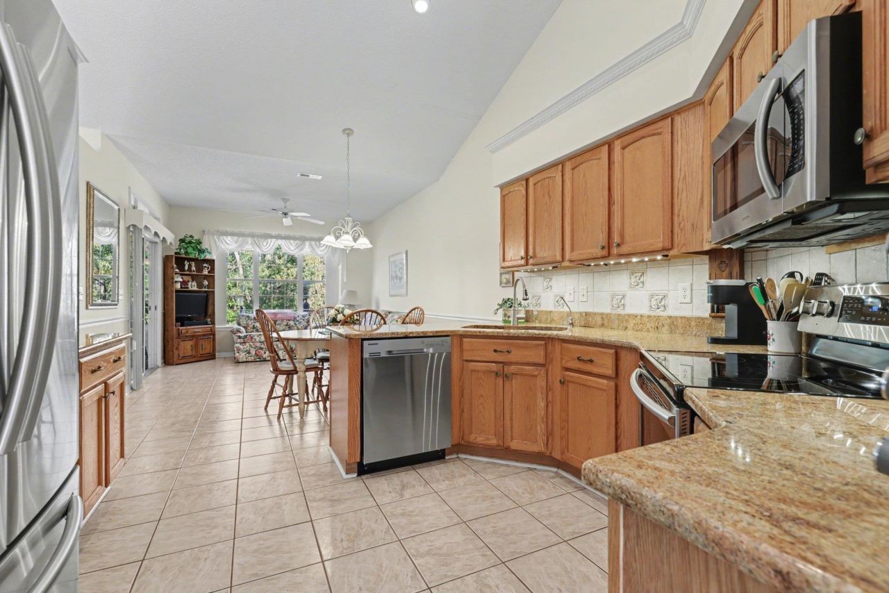 193 Glenwood Dr. Photo 12