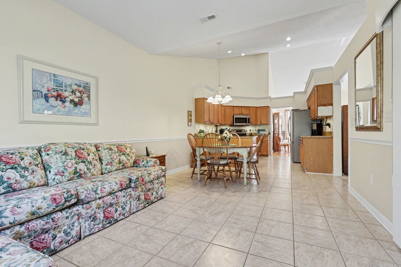 193 Glenwood Dr. Photo 13