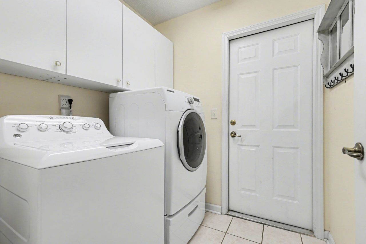 193 Glenwood Dr. Photo 26