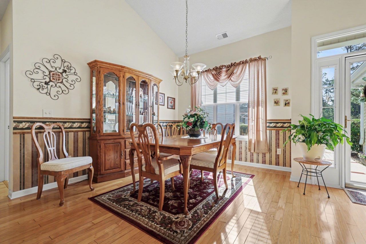 193 Glenwood Dr. Photo 5