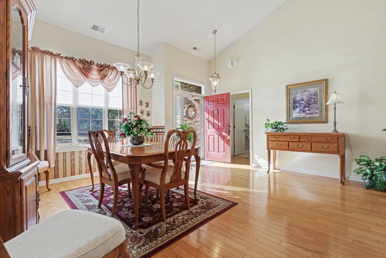 193 Glenwood Dr. Photo 7