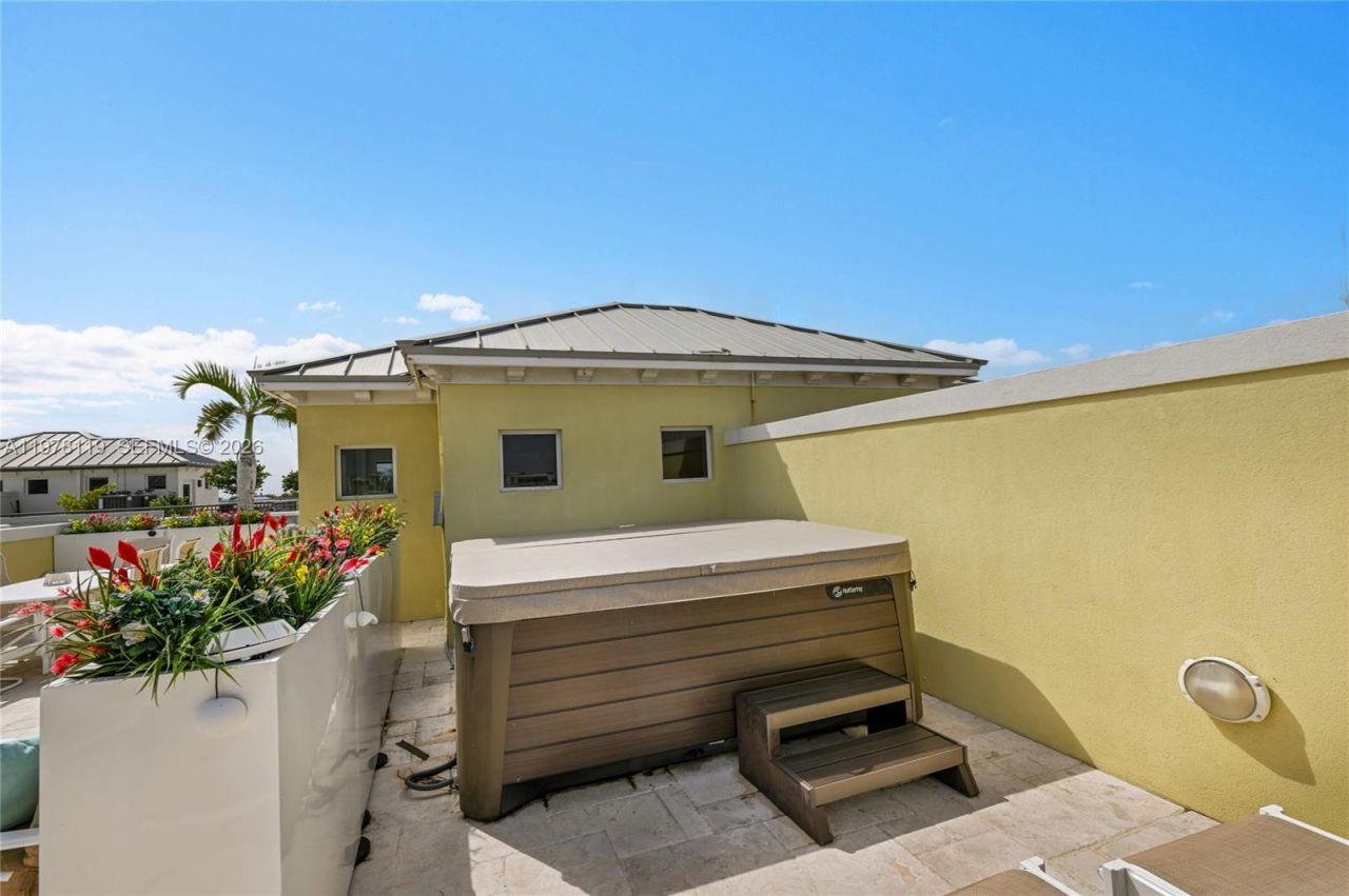 346 Elm St , Unit A-10, Hollywood, FL 33019 Photo