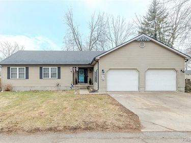 4587 N 5th Street, Luna Pier, MI 48157