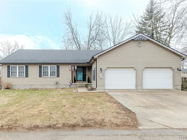 4587 N 5th Street, Luna Pier, MI 48157