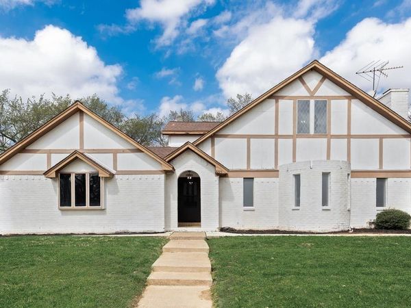 2225 Park Hill Drive, Arlington, TX 76012