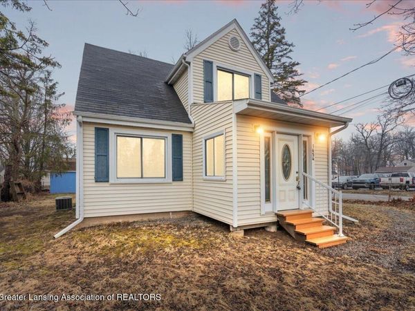 1654 Lake Lansing Road, Haslett, MI 48840