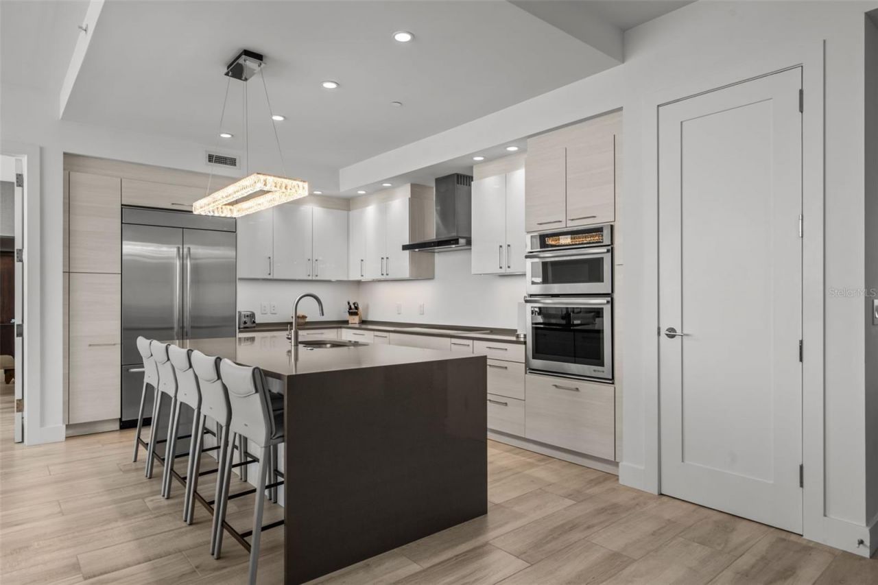 1155 N Gulfstream Avenue, Unit 802, Sarasota, FL 34236 Photo