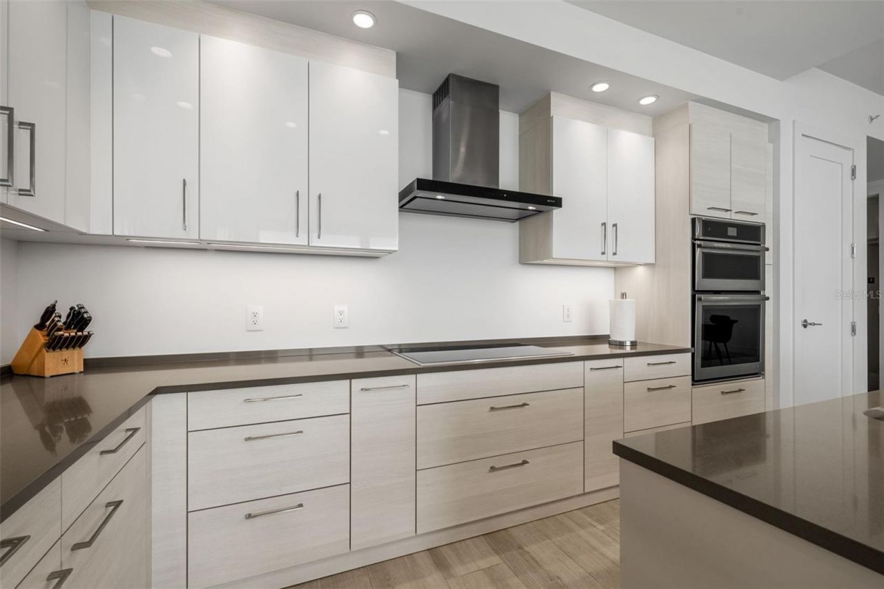 1155 N Gulfstream Avenue, Unit 802, Sarasota, FL 34236 Photo