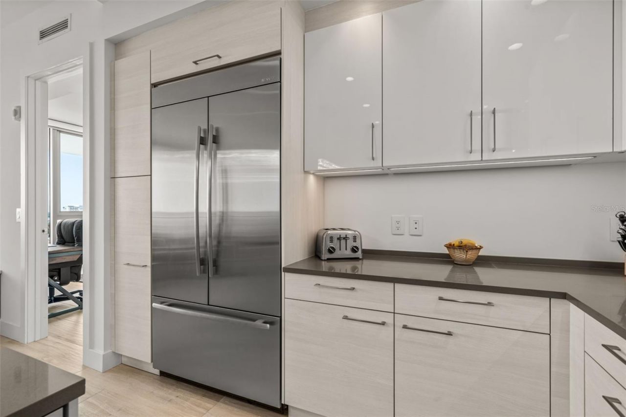 1155 N Gulfstream Avenue, Unit 802, Sarasota, FL 34236 Photo