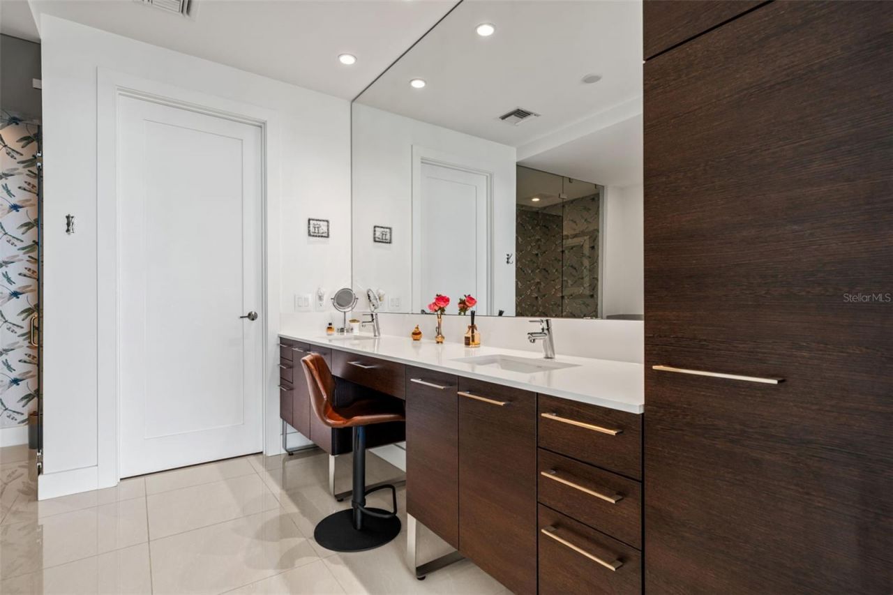 1155 N Gulfstream Avenue, Unit 802, Sarasota, FL 34236 Photo