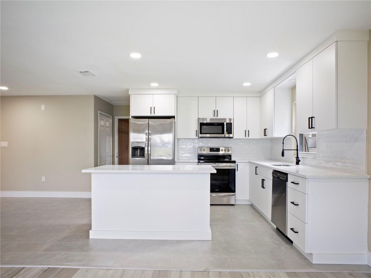 196 W Lake Damon Drive, Avon Park, FL 33825 Photo