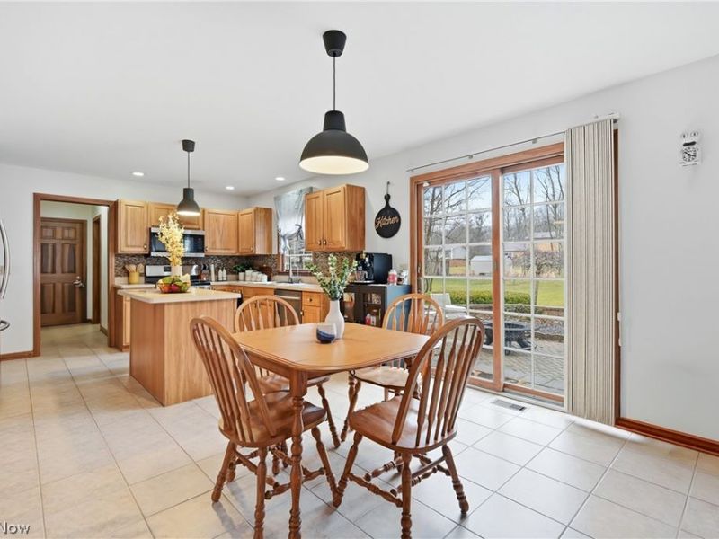 2031 Celestial Drive NE, Warren, OH 44484 Photo 11