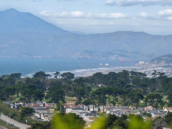 31 Avalon Drive , Daly City, CA 94015