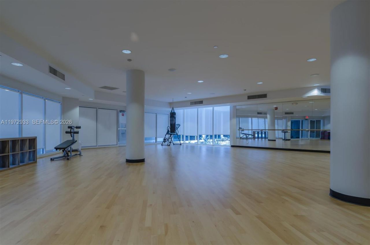 20281 E Country Club Dr , Unit 2403, Aventura, FL 33180 Photo