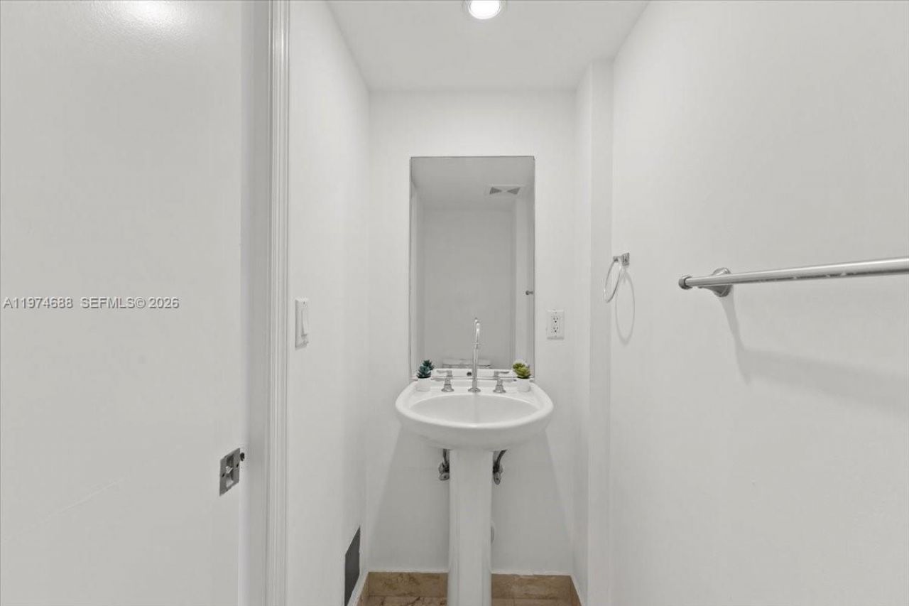 6917 Collins Ave, Unit 1512, Miami Beach, FL 33141 Photo