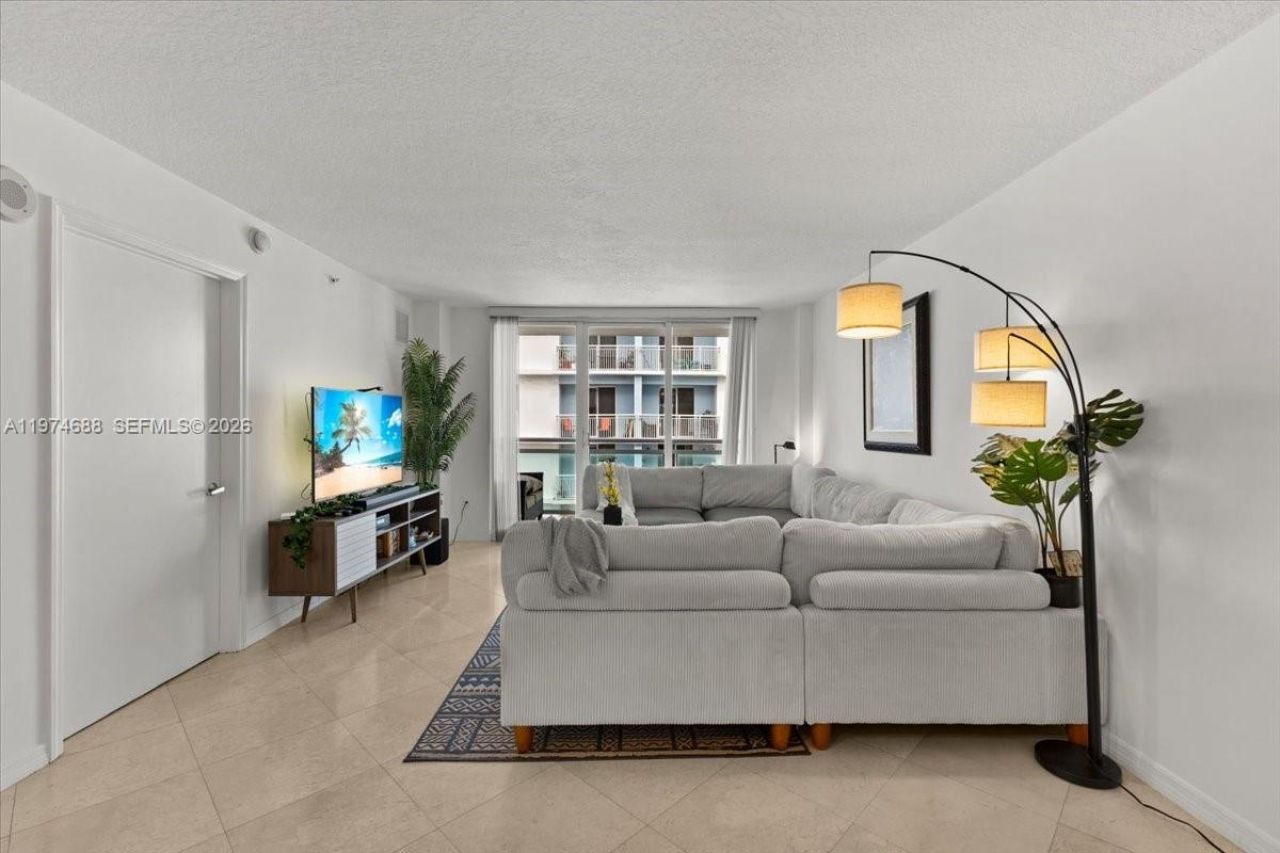 6917 Collins Ave , Unit 1512, Miami Beach, FL 33141 Photo