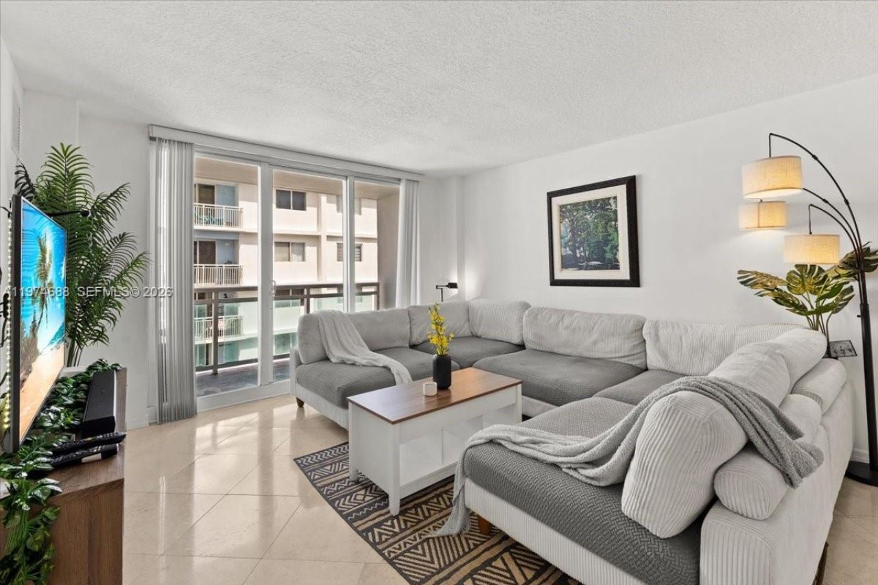 6917 Collins Ave , Unit 1512, Miami Beach, FL 33141 Photo