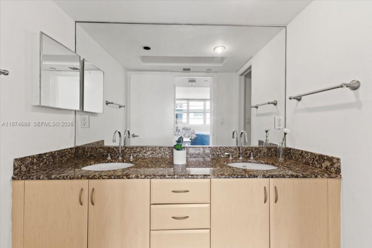 6917 Collins Ave, Unit 1512, Miami Beach, FL 33141 Photo