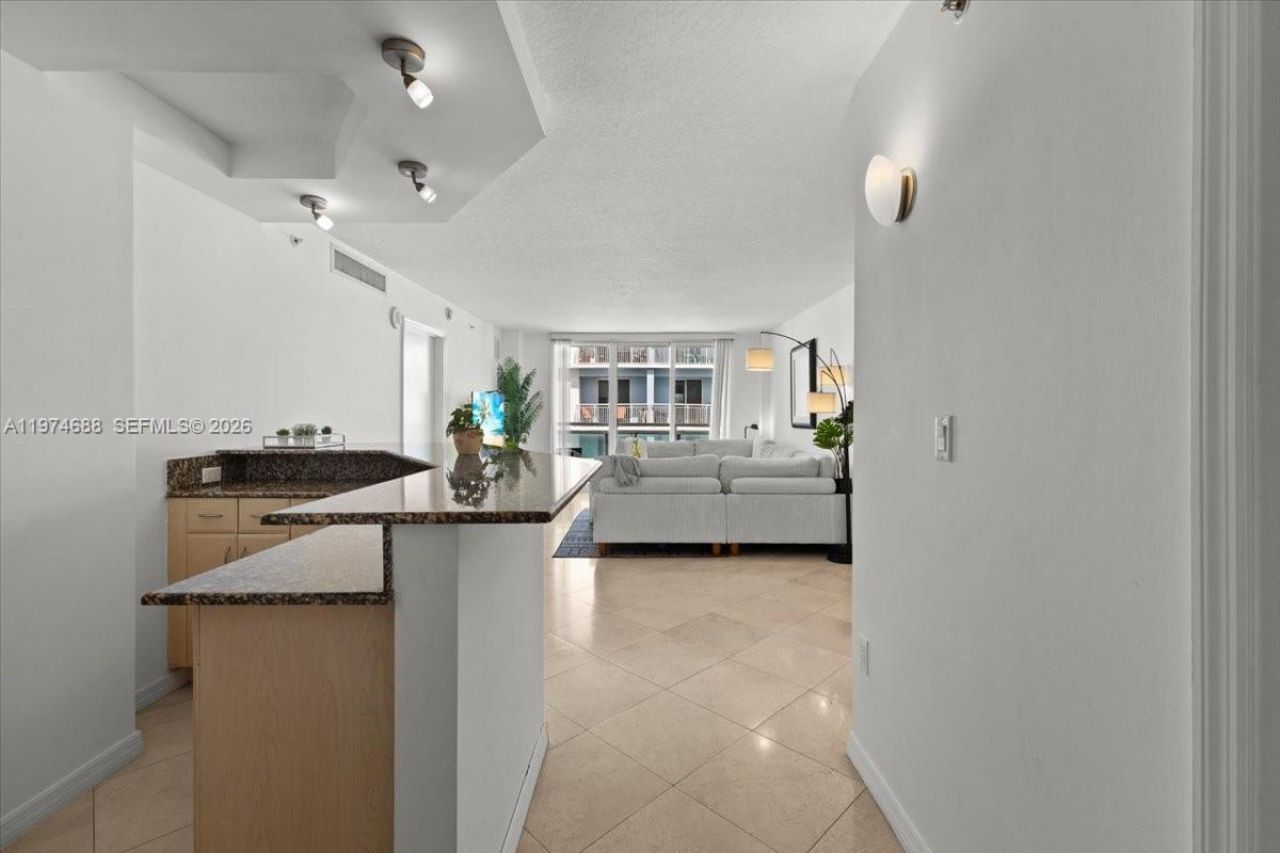 6917 Collins Ave , Unit 1512, Miami Beach, FL 33141 Photo