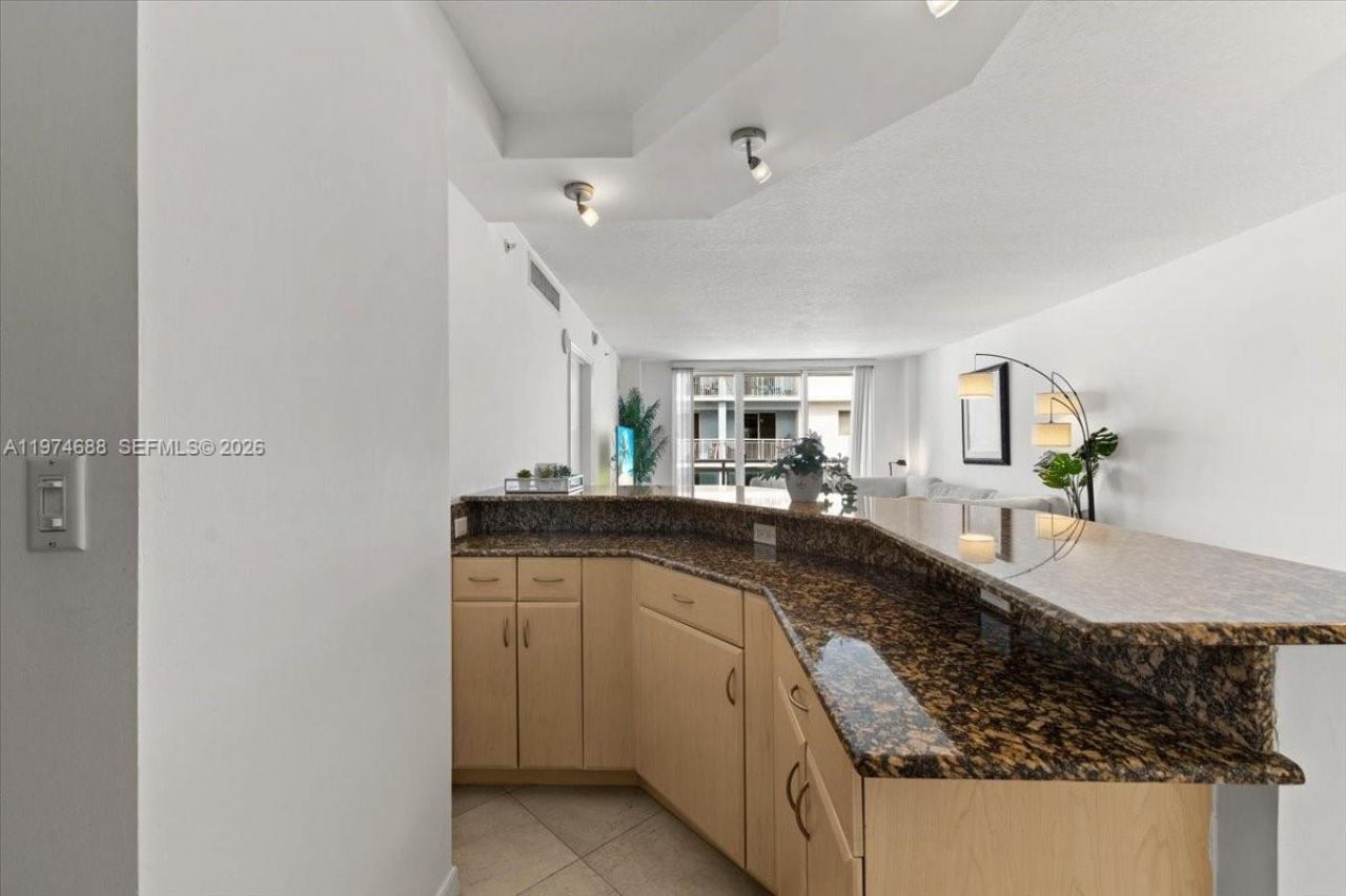6917 Collins Ave , Unit 1512, Miami Beach, FL 33141 Photo