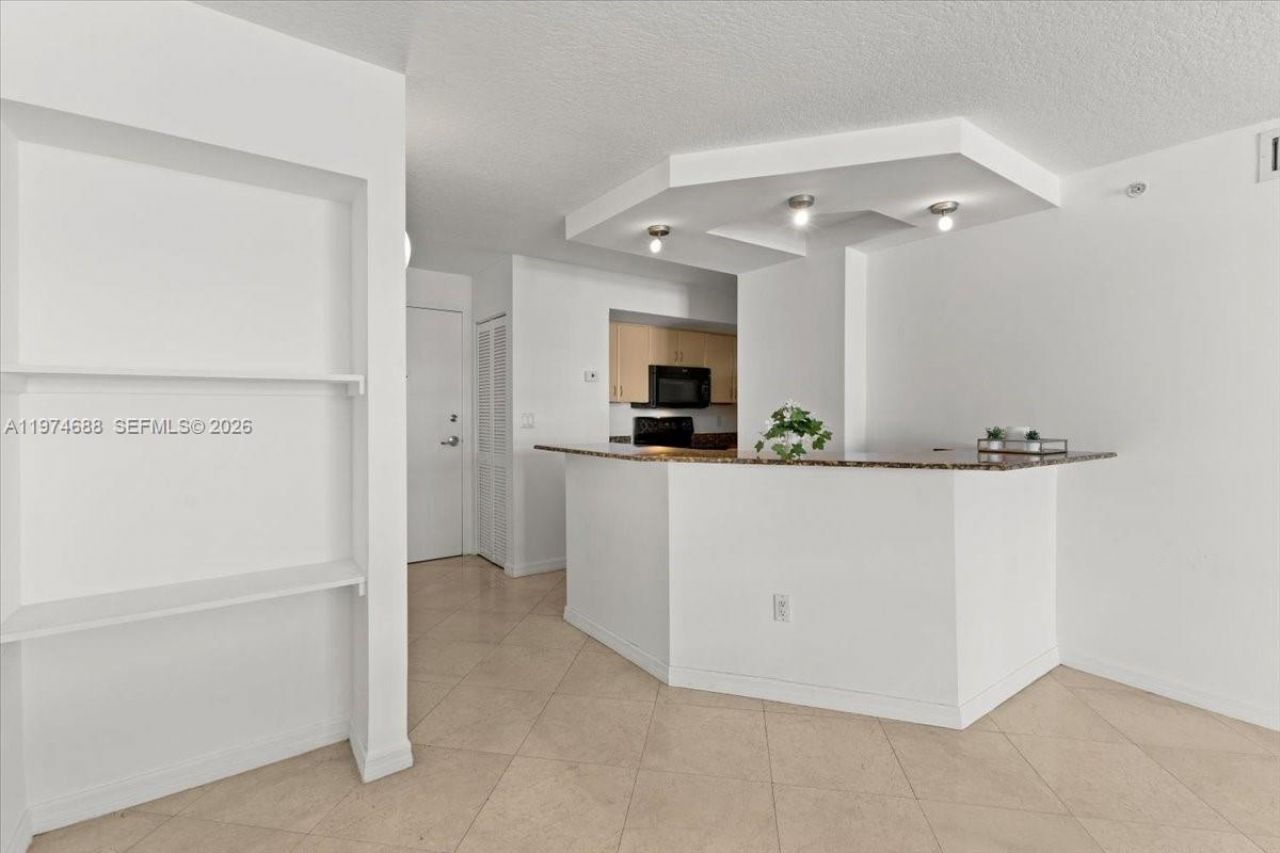 6917 Collins Ave , Unit 1512, Miami Beach, FL 33141 Photo