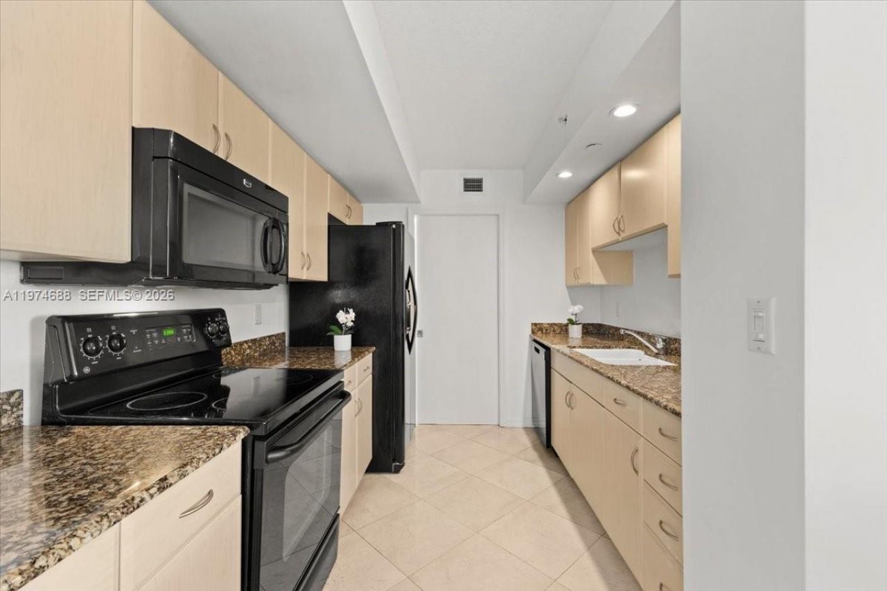 6917 Collins Ave, Unit 1512, Miami Beach, FL 33141 Photo