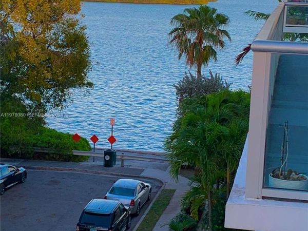 720 NE 62nd St, Unit 403, Miami, FL 33138