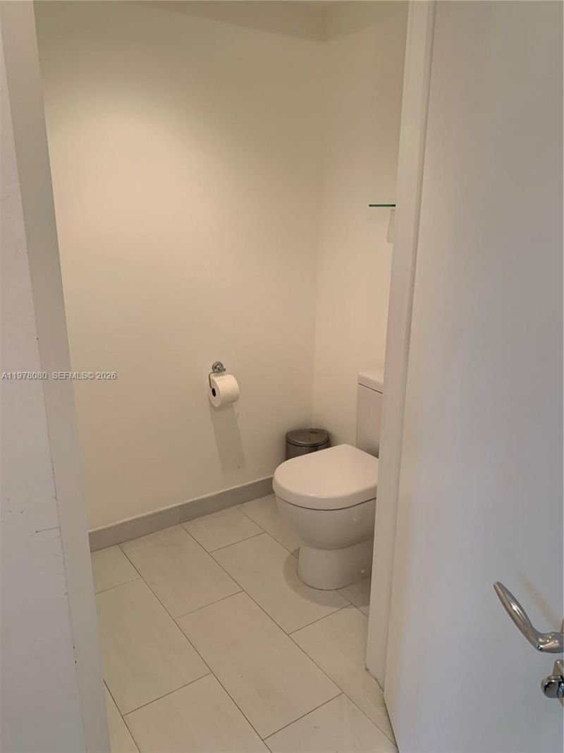 720 NE 62nd St, Unit 403, Miami, FL 33138 Photo