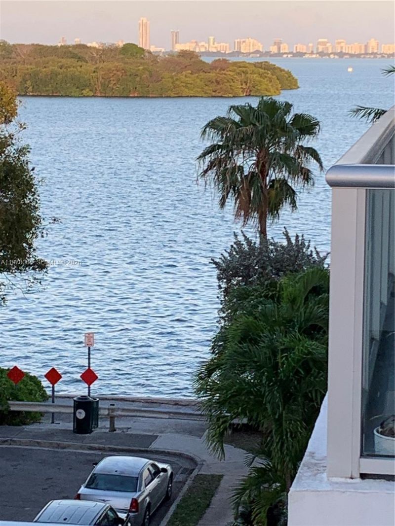 720 NE 62nd St, Unit 403, Miami, FL 33138 Photo