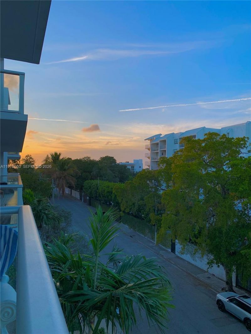 720 NE 62nd St, Unit 403, Miami, FL 33138 Photo